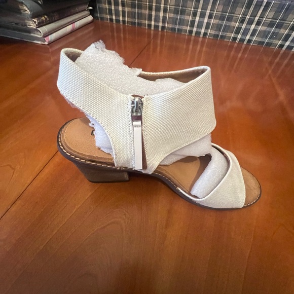 Women’s size 9.5 medium cushionaire Rosanna Ivory - Picture 3 of 4